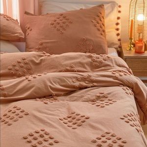 Tufted Geo Dot duvet
